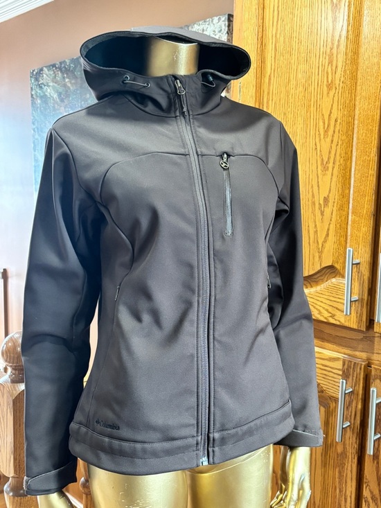 Columbia Jackets & Blazers - Columbia Black Women's Softshell Hooded Utility Jacket